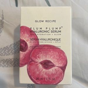 GLOW RECIPE
Plum Plump Hyaluronic Serum
